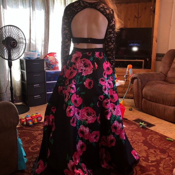 Prom Dress - Picture 2 of 4